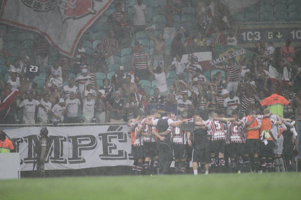 Santa Cruz escreve história na Fonte Nova e chega à final da Copa do Nordeste