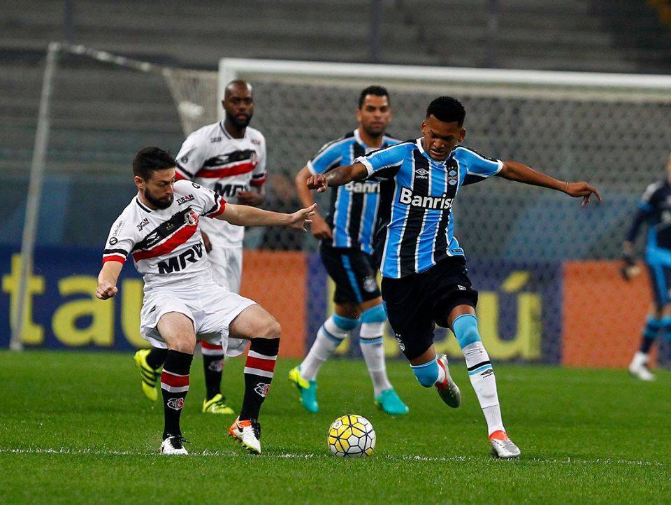 Santa Cruz joga melhor e pontua na Arena do Grêmio