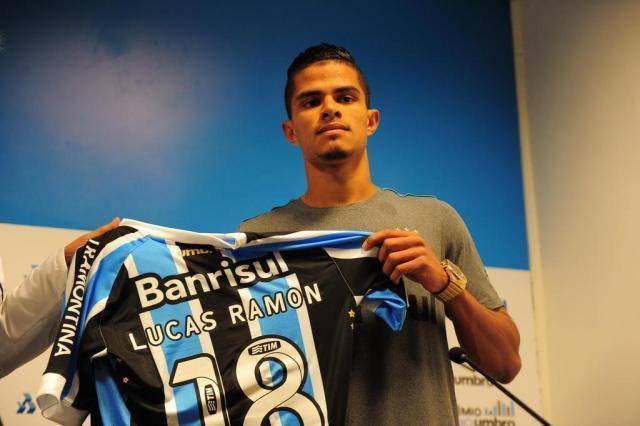 Santa Cruz garante contratação do lateral Lucas Ramon
