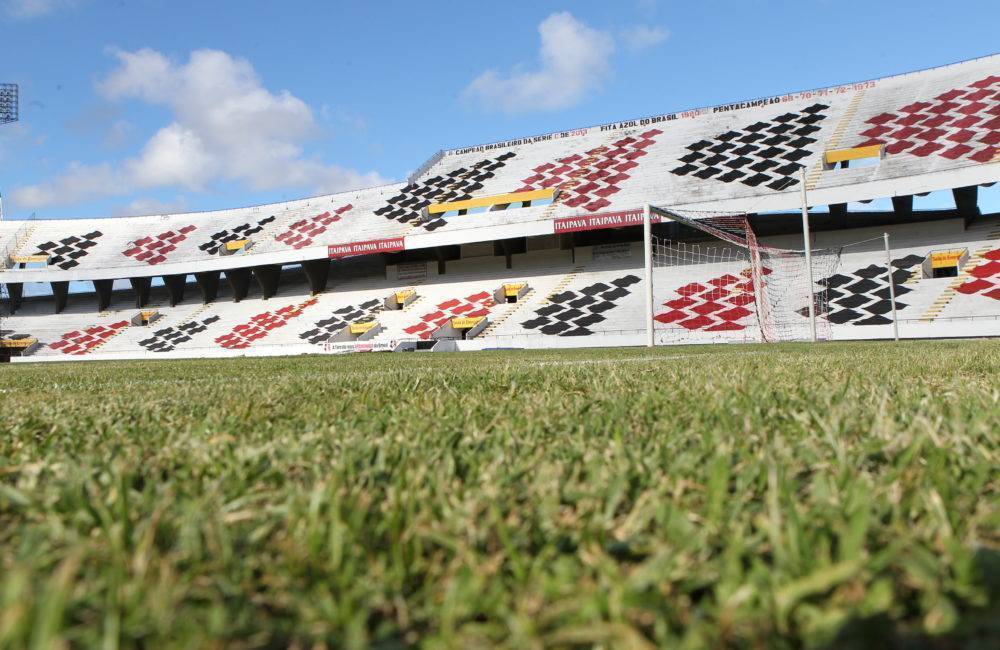 Portões fechados e time titular indefinido