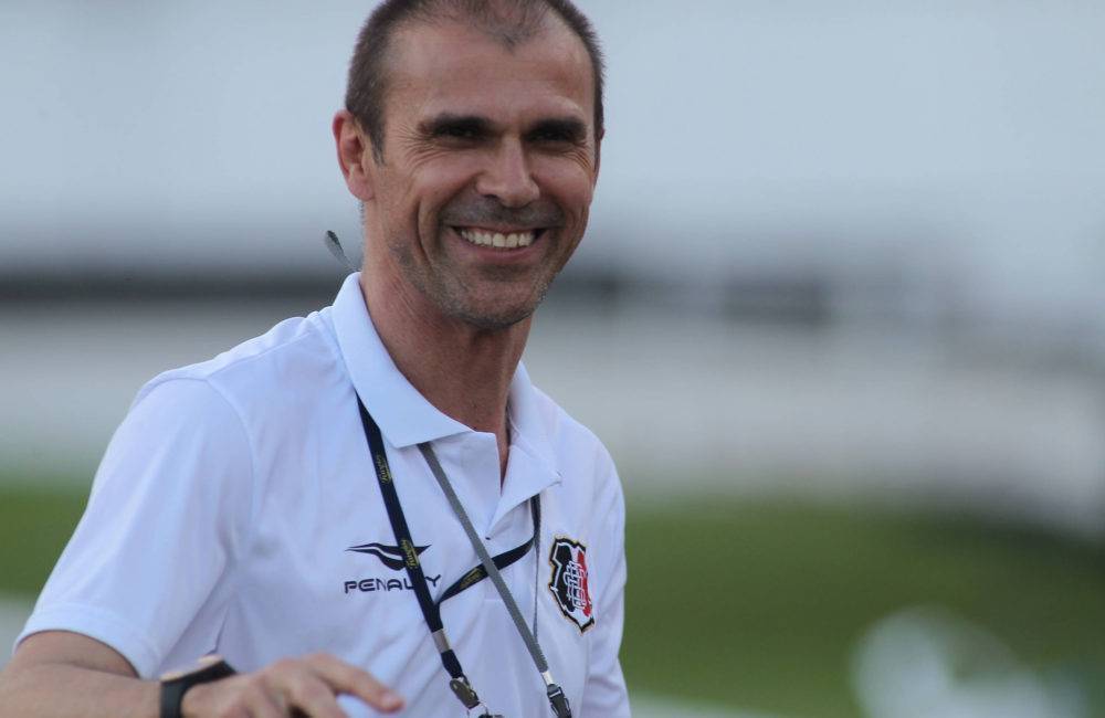 Milton Mendes enxerga espírito vencedor no elenco do Santa Cruz