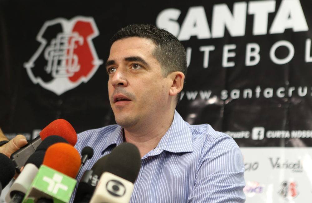 Constantino Júnior fala sobre reforços para o elenco