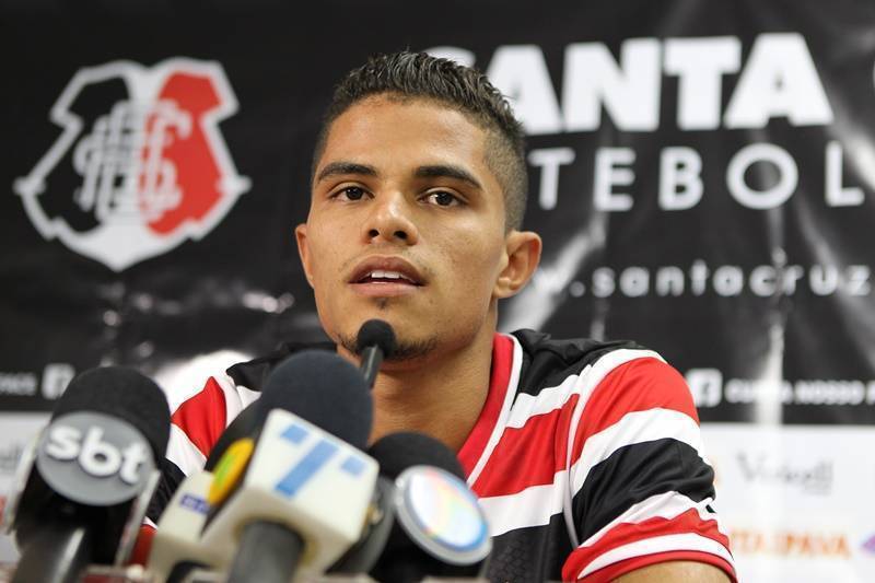 Lucas Ramon elogia grandeza do Santa Cruz e não se intimida com pressão