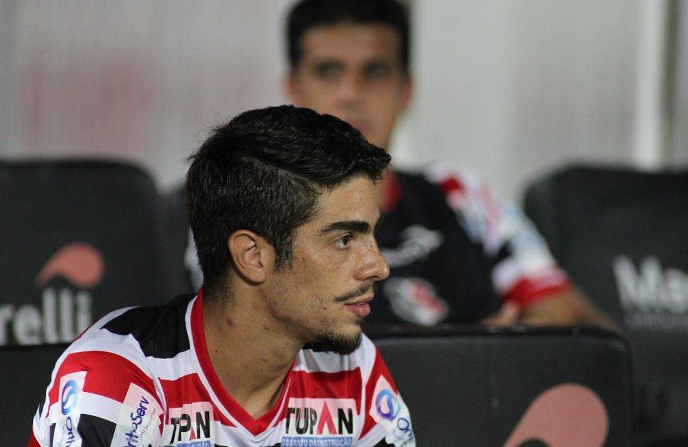 Luisinho comenta atuação diante do Vitória
