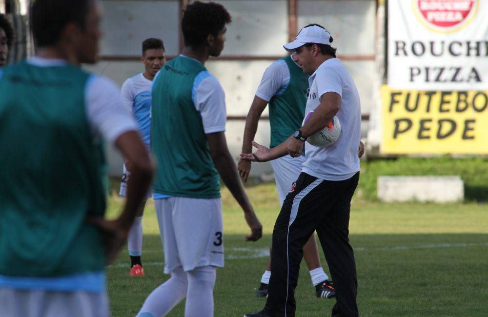 Anderson Aquino volta e Santa Cruz treina no Arruda