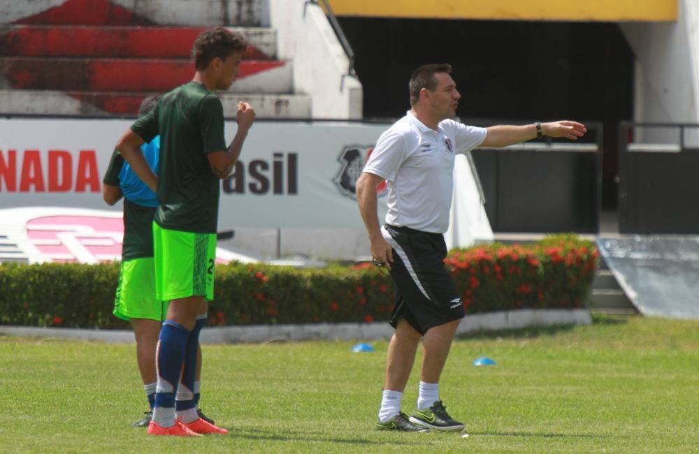No primeiro treino de Doriva, elenco faz trabalho tático