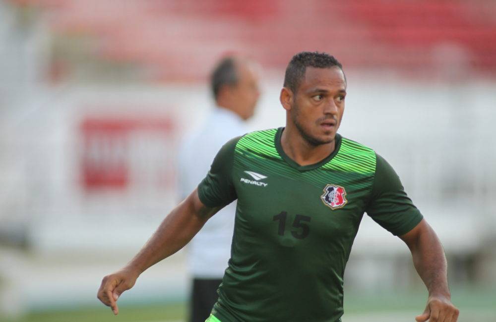 Marcinho assina contrato com o Santa