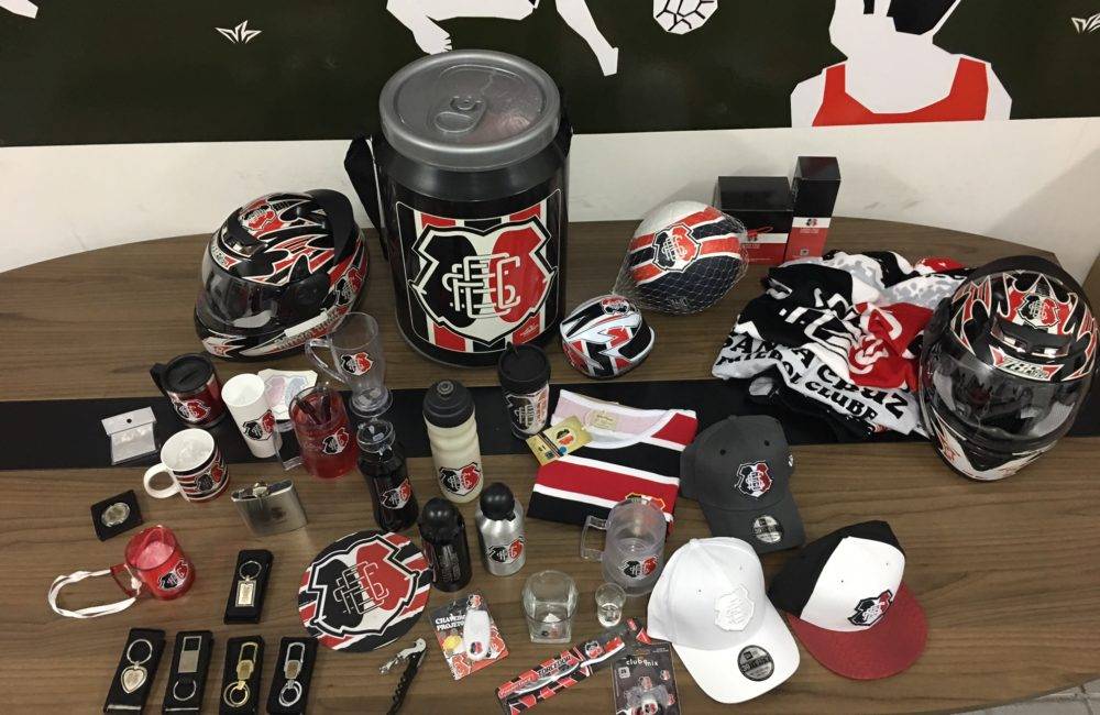 Marketing multiplica os produtos para a torcida coral