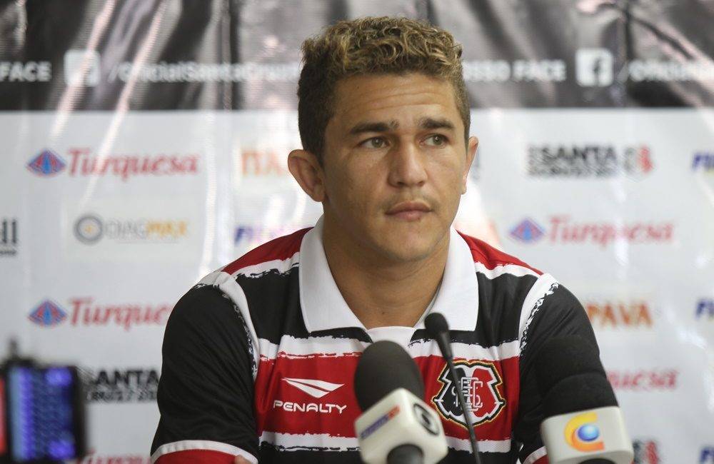 Sentindo-se em casa, Leandrinho afirma estar pronto para estreia