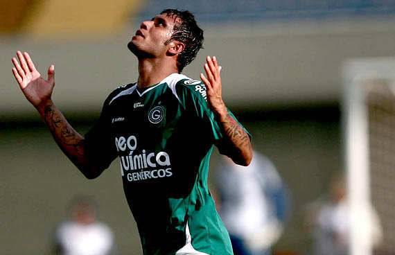 Santa Cruz contrata meia Léo Lima