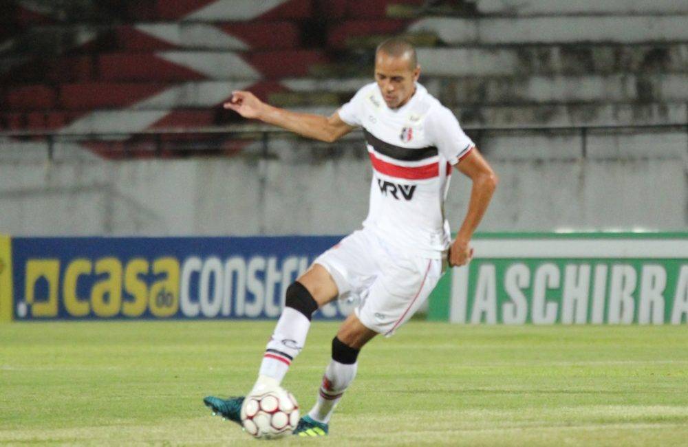 Derley acredita em mudança e reação para o Santa Cruz