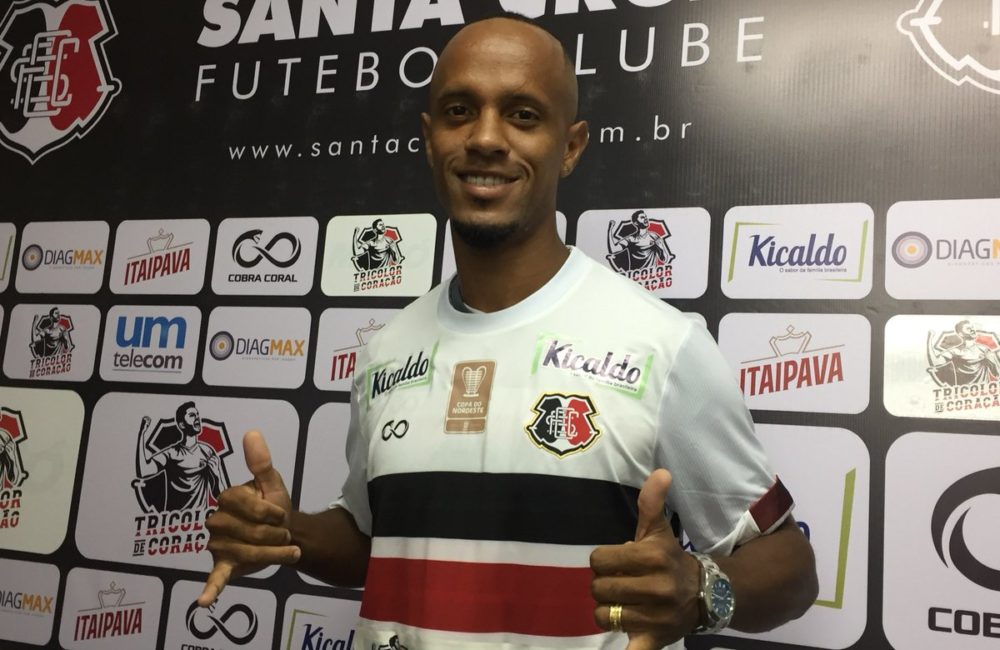 Leandro Salino pronto para ajudar com futebol e experiência