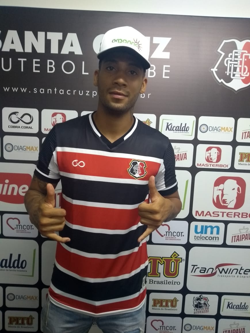 Raphael Soares é o novo lateral-esquerdo do Santa Cruz