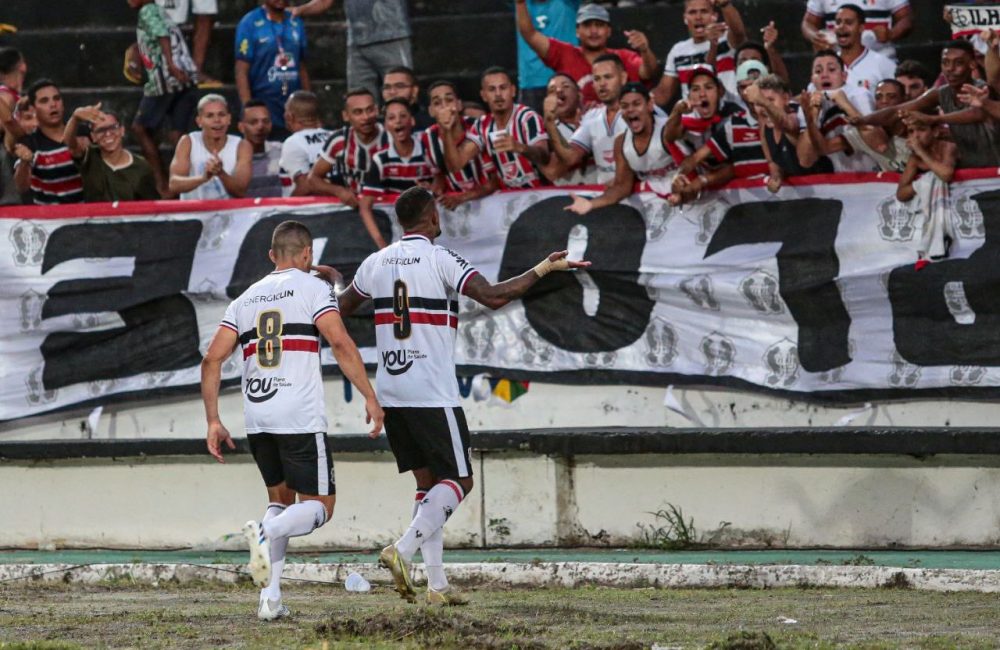 De virada, Santa Cruz vence Atlético/BA