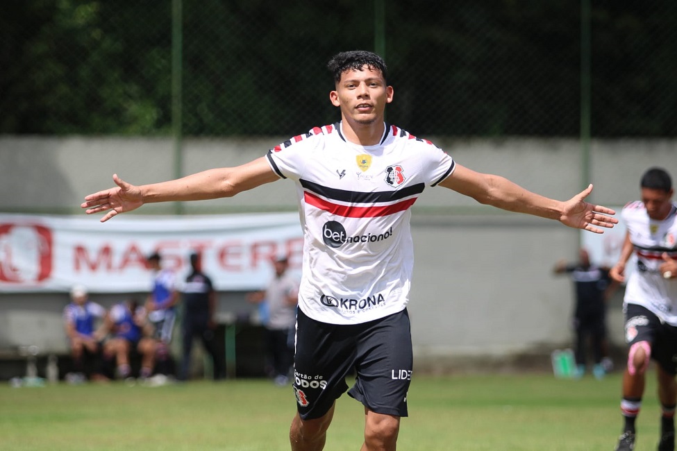 Gabriel Cardoso marca mais uma vez e Santa Cruz vence Petrolina no Sub-20