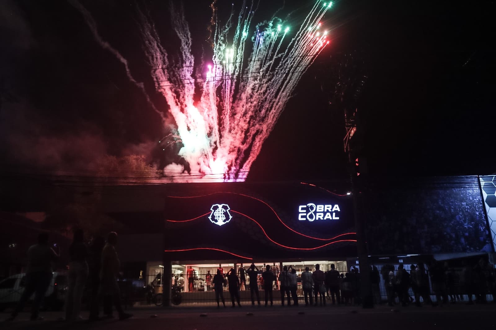 Lançamento da nova Loja é marcado por grande presença da Nação Coral