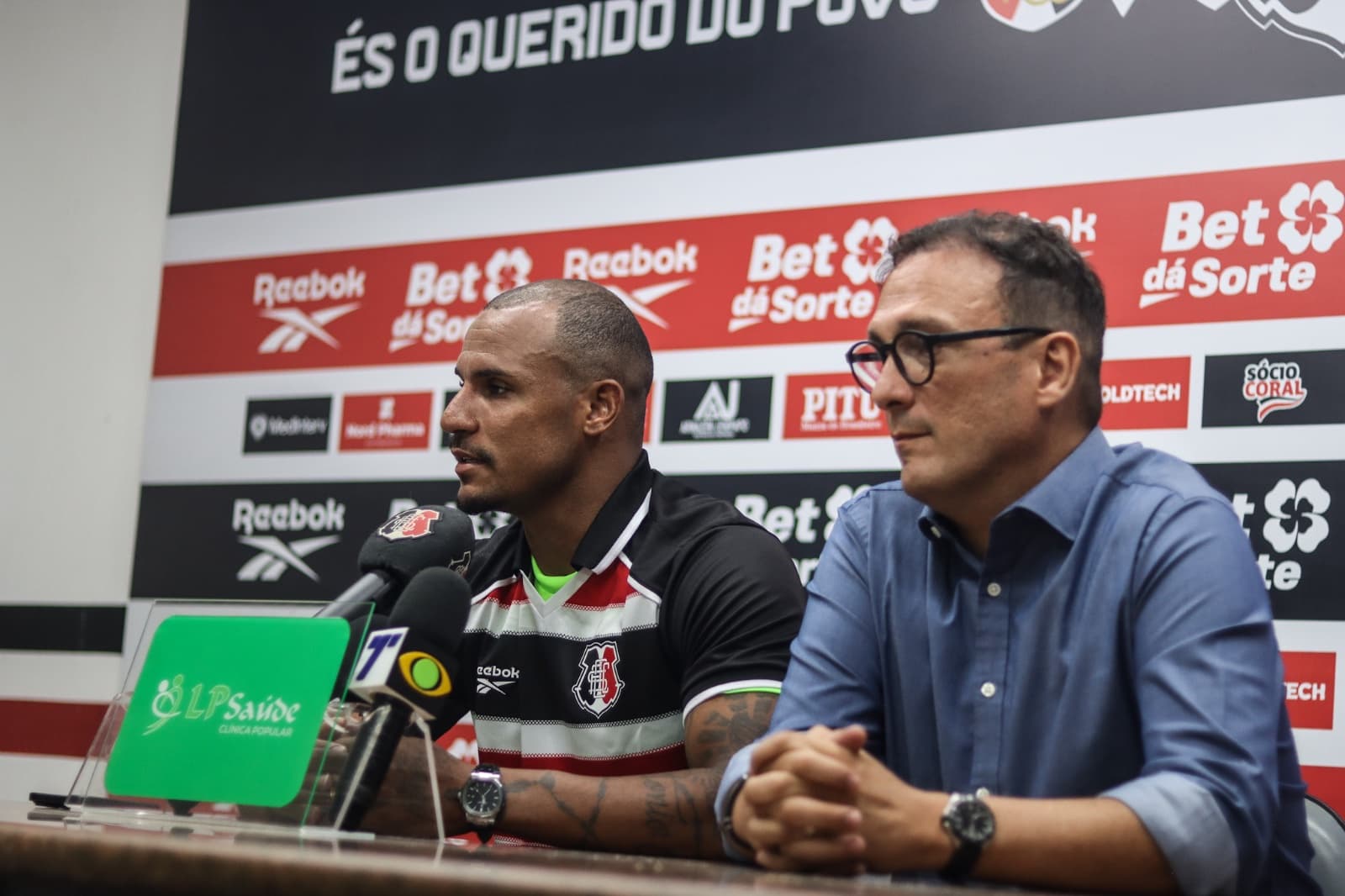 Arilson é apresentado oficialmente pelo Santa Cruz