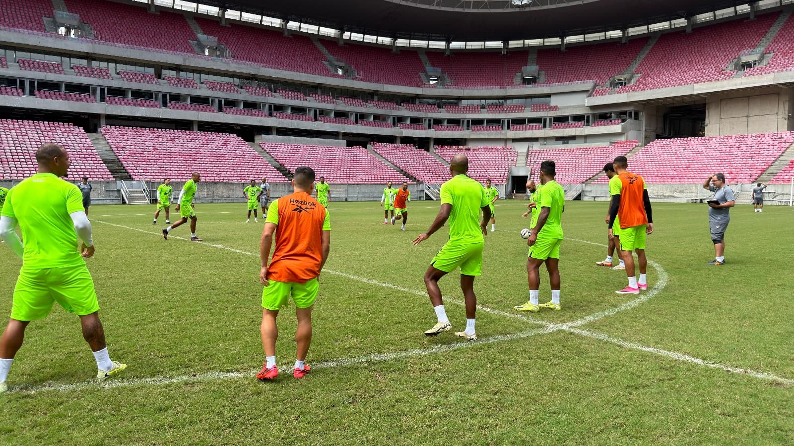 Santa Cruz treina na Arena e se aproxima de decisão