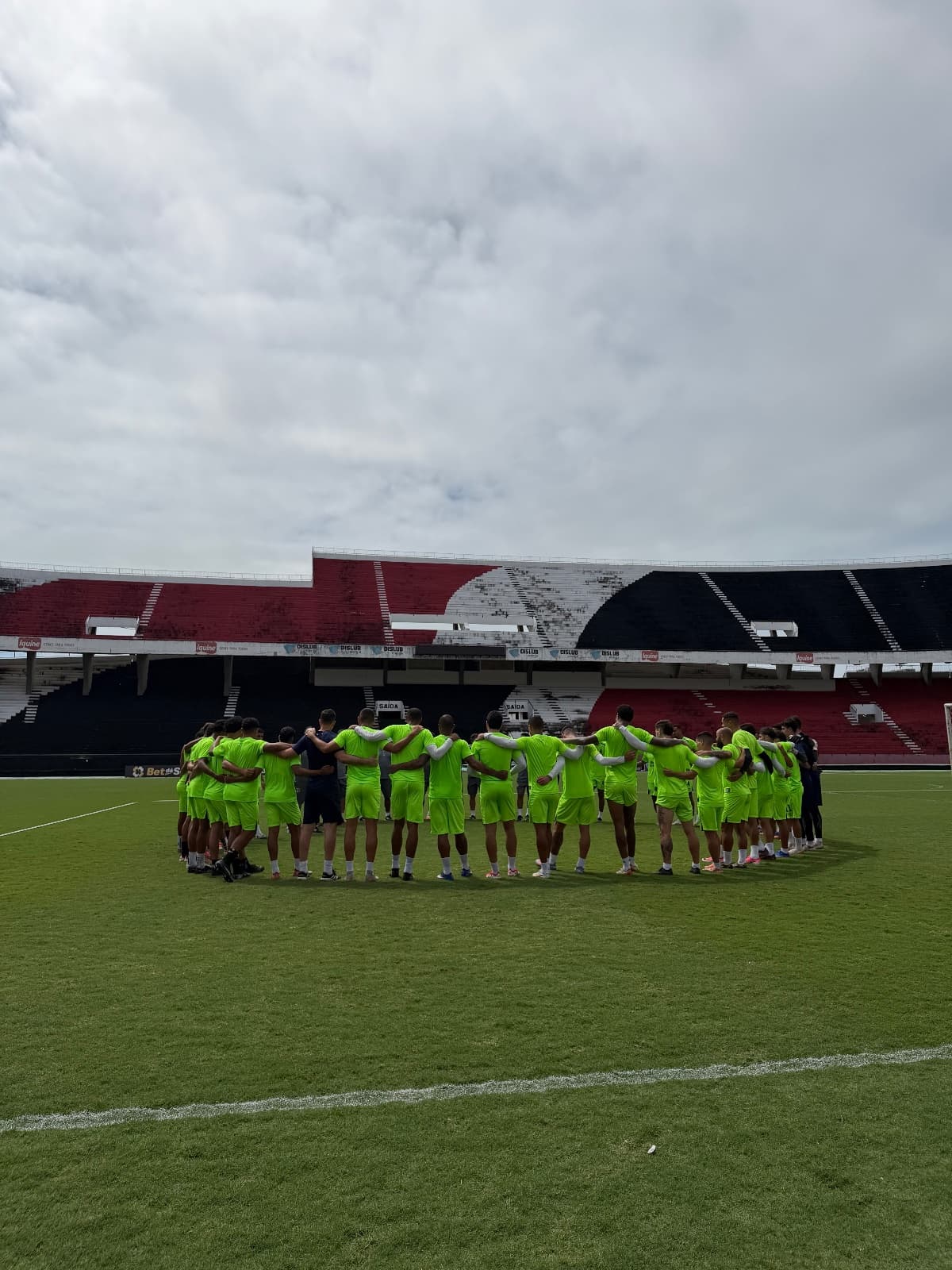 Elenco se reapresenta no Arruda de olho no Botafogo-PB