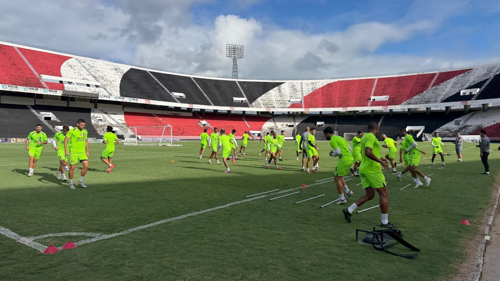 Elenco coral se reapresenta e inicia preparação para duelo com o Floresta