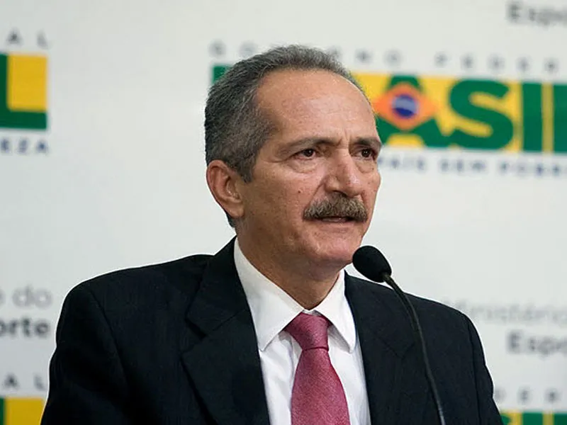 Ministro do Esporte parabeniza Santa Cruz e torcida pelo acesso e quer assistir Final no Arruda.