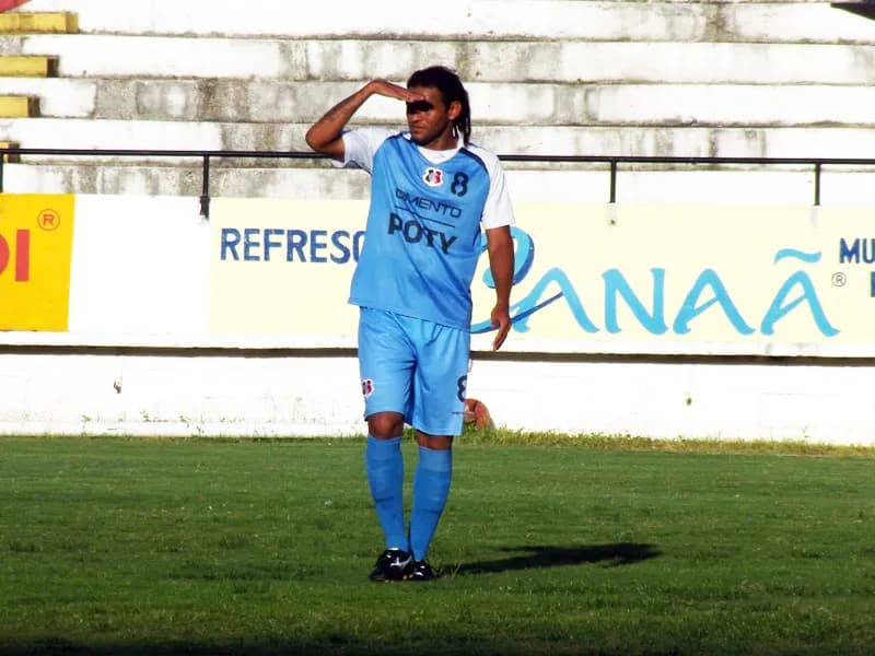 Insatisfeito com a reserva, Dênis Marques treina de olho na Final da Série C.
