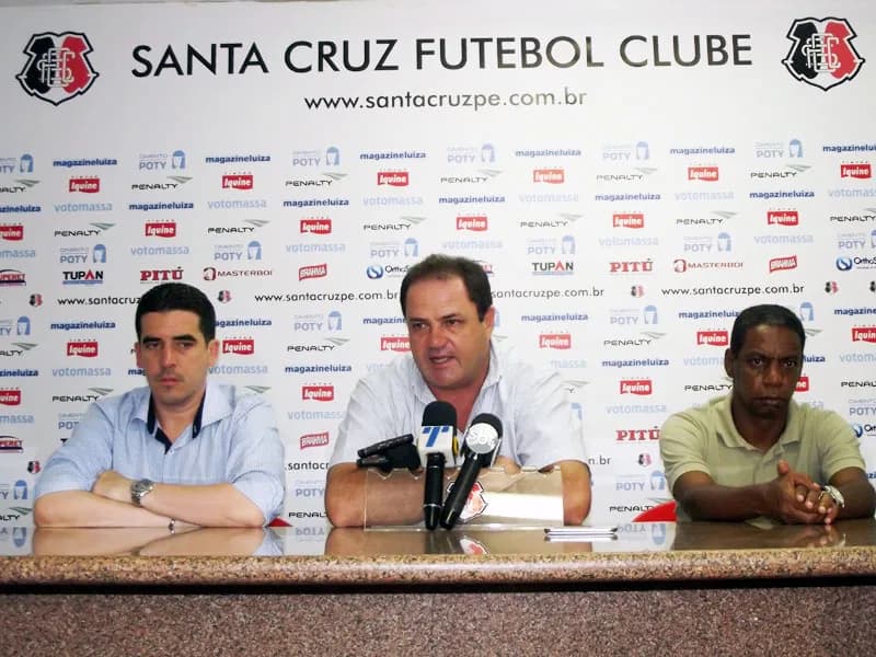 Vica versão 2014: "Vamos montar um time competitivo para brigar pelas quatro competições".