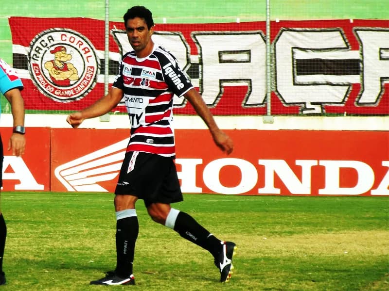 André Dias: Artilheiro do Acesso já foi operado.