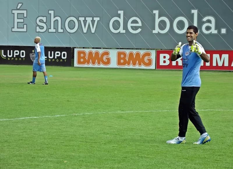 Depois de Tiago Cardoso, agora, é a vez do goleiro Fred renovar contrato.