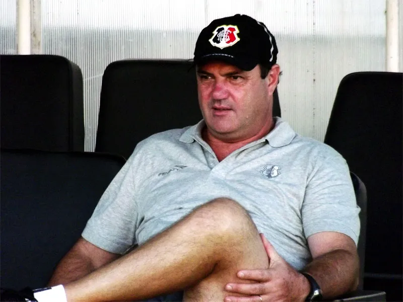 Na volta, técnico Vica fala em "Santa Cruz competitivo e brigando por títulos."