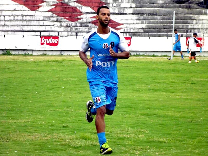 Zagueiro Vagner, de contrato renovado: "Como um guerreiro, me sinto feliz."