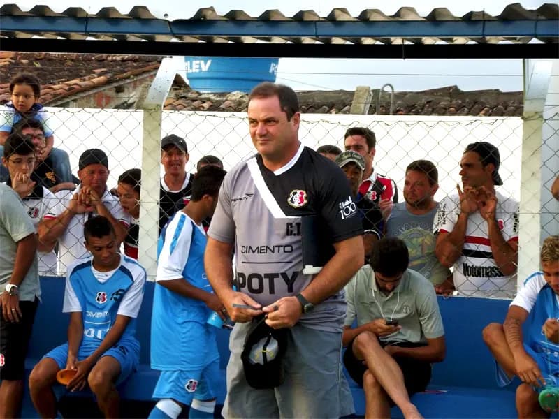 Para o técnico Vica, jogo-treino 'serviu para ver a garotada