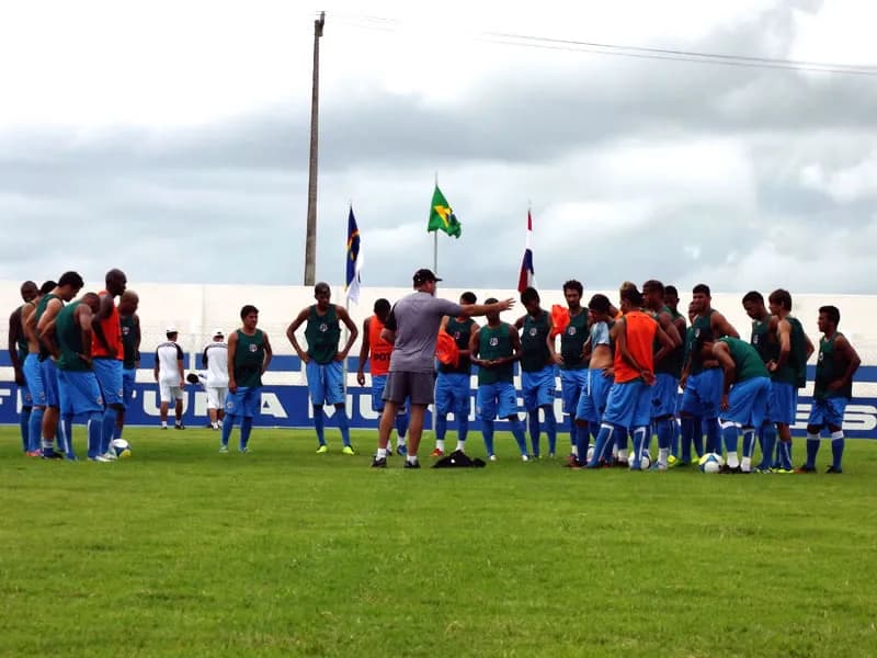 Copa do NE: A quatro dias da estreia, elenco teve terça-feira 'cheia' no Sairezão.