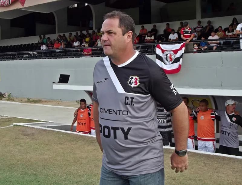 "Fator conjunto pesou para a vitória", diz o técnico Vica.