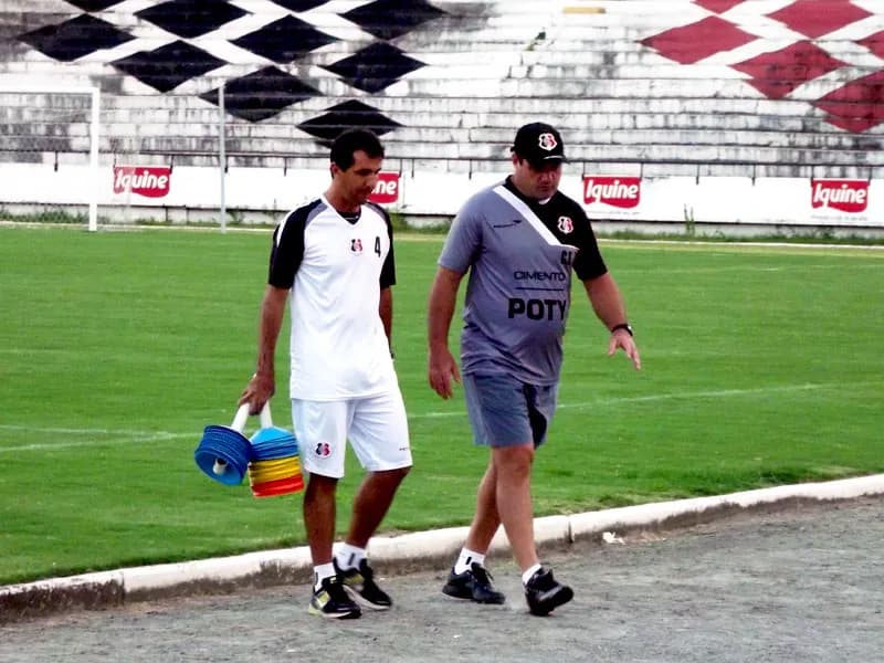 Técnico Vica promove mudança no ataque para enfrentar o CSA/AL.