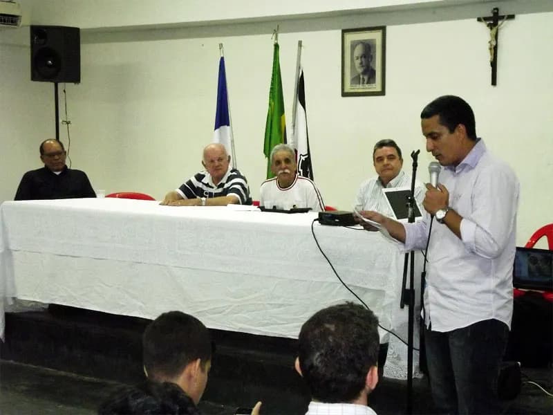Lançamento do livro "O Despertar do Gigante" aconteceu nesta segunda (27)