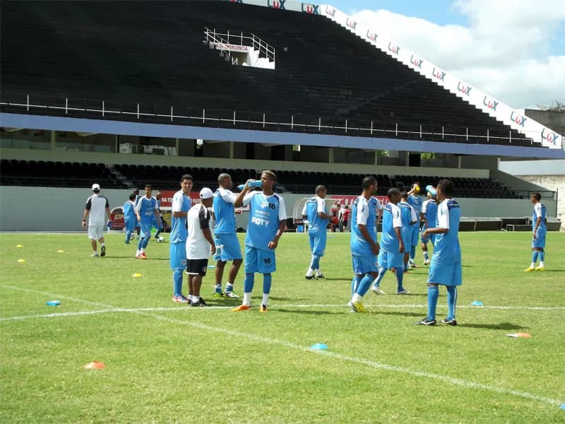 Treino leve no Lacerdão encerra preparação para jogo do Centenário, contra o Bahia/BA.