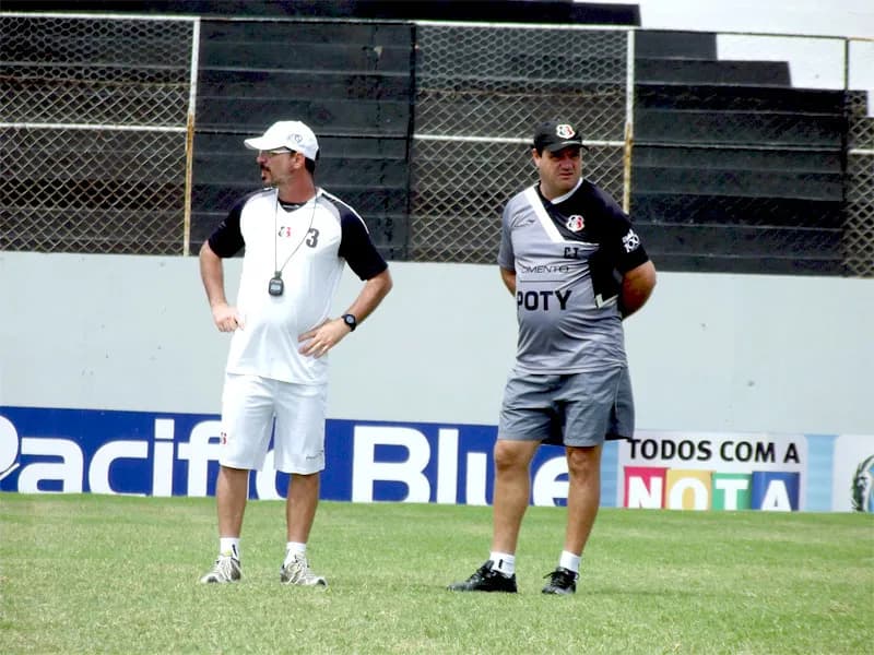Técnico Vica, sobre o jogo com o Bahia: "É uma necessidade vencermos."