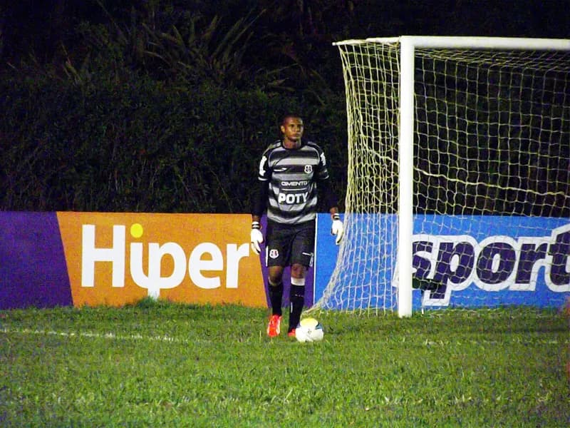 'São' Tiago Cardoso comemora classificação e não ter tomado gol.