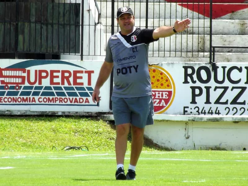 Técnico Vica prepara time Coral para estreia, rumo ao Tetra.