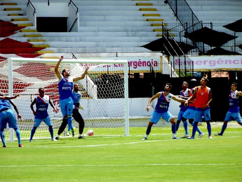 PE 2014: Santa Cruz treina e aguarda estreia, no Arruda, neste domingo (9).