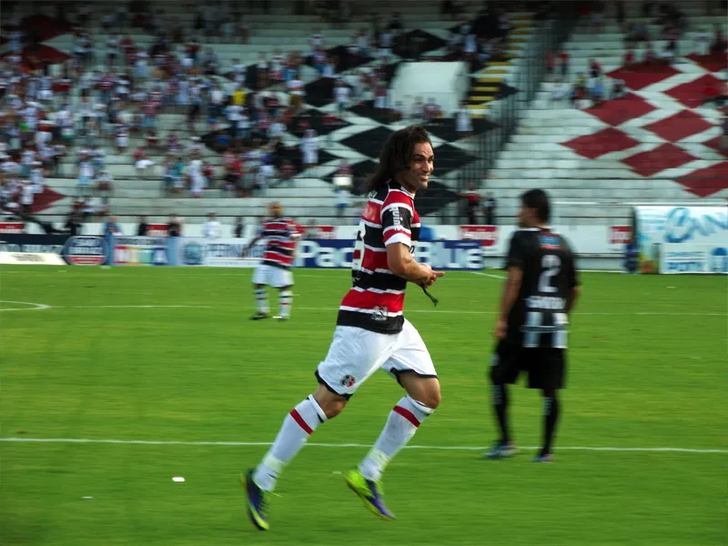 Estreia no Arruda: Léo Gamalho marca duas vezes e assume artilharia do PE 2014.