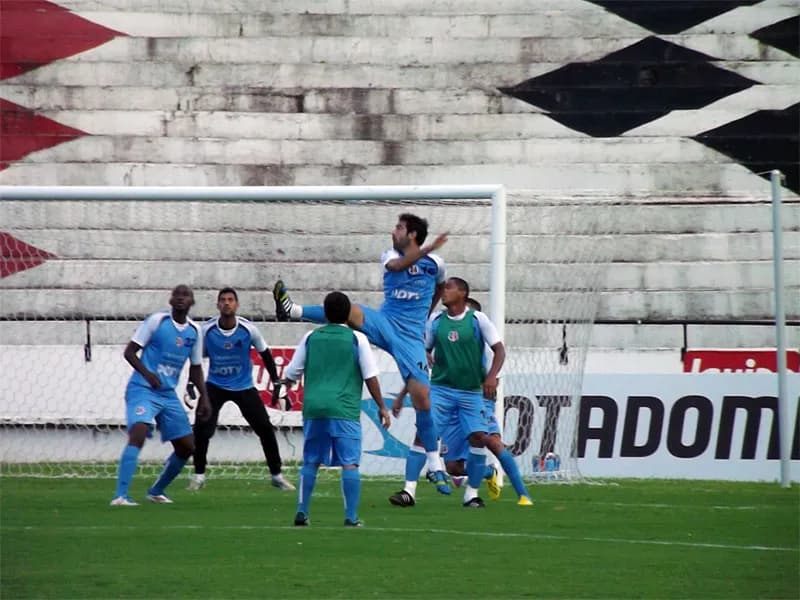 Santa Cruz terá três mudanças, diante do Porto no Lacerdão, nesta quarta-feira (12).
