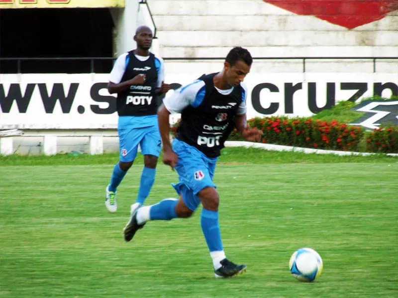Vagner sobre a possibilidade de jogar contra o Guarany-S/CE: "Eis-me aqui."