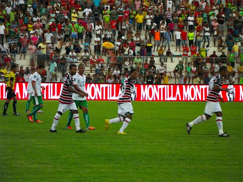 Nininho dedica ao pai gol de empate: primeiro da carreira profissional.