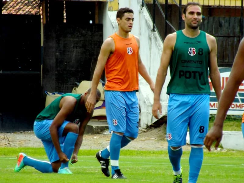 Meia Raul vem trabalhando forte para voltar e fazer bons jogos.