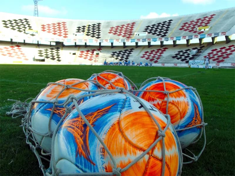 Última movimentação, antes do Clássico das Multidões, foi de portões fechados.