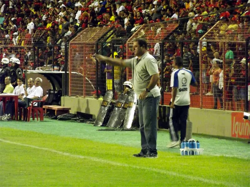 Técnico Vica: "Vacilamos no 1º tempo e pagamos caro".