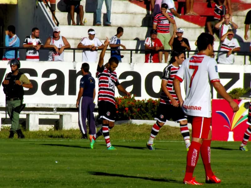 Santa Cruz volta ao G4 com goleada histórica em cima do Salgueiro: 7x0
