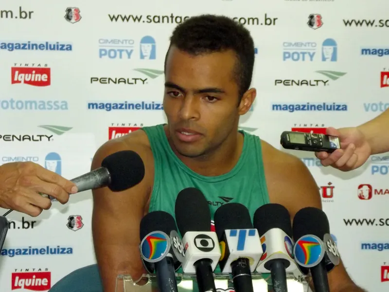 Meia Carlos Alberto pede desculpas à Torcida Mais Apaixonada do Brasil.